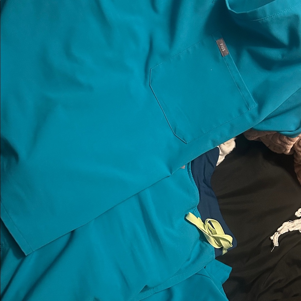 Figs teal set